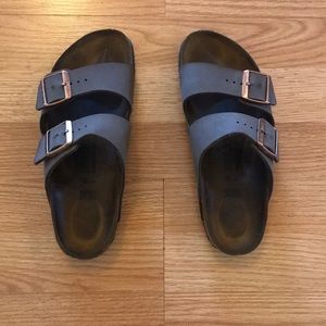 Light brown Arizona Birkenstock’s